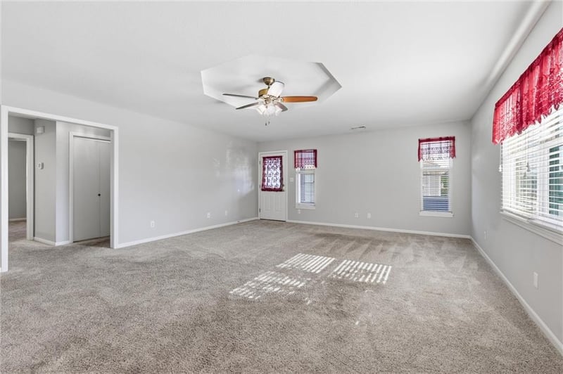 616 Twilight Dr, Raymore, MO 64012