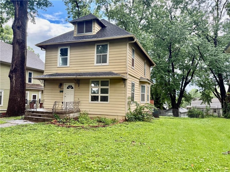 2819 Sacramento St, St Joseph, MO 64507
