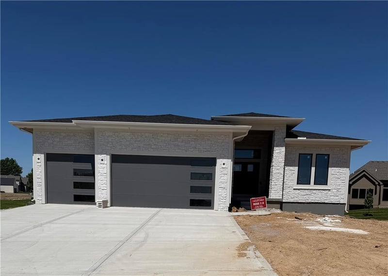 6010 Apache Dr, Shawnee, KS 66226