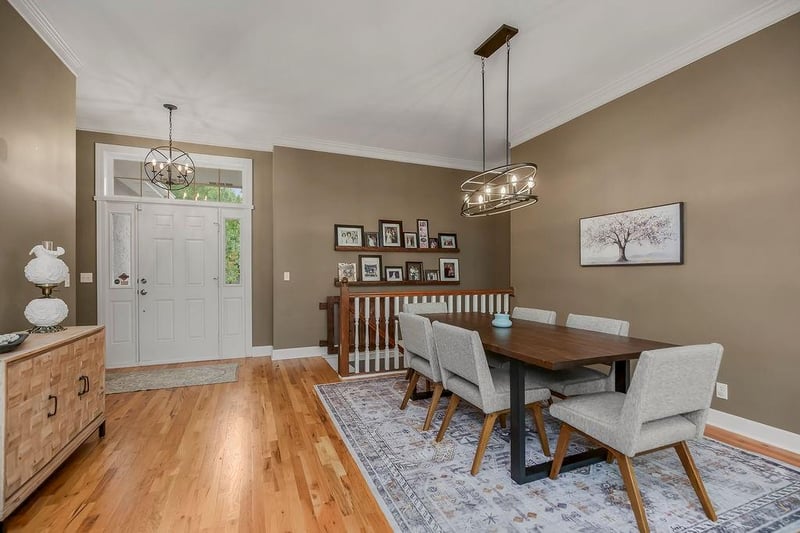 916 Lauren Ct, Lee's Summit, MO 64081