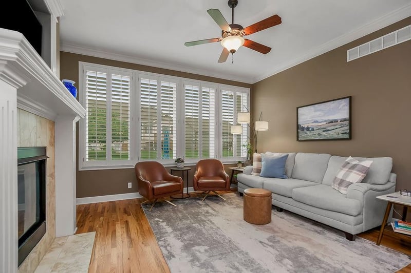 916 Lauren Ct, Lee's Summit, MO 64081
