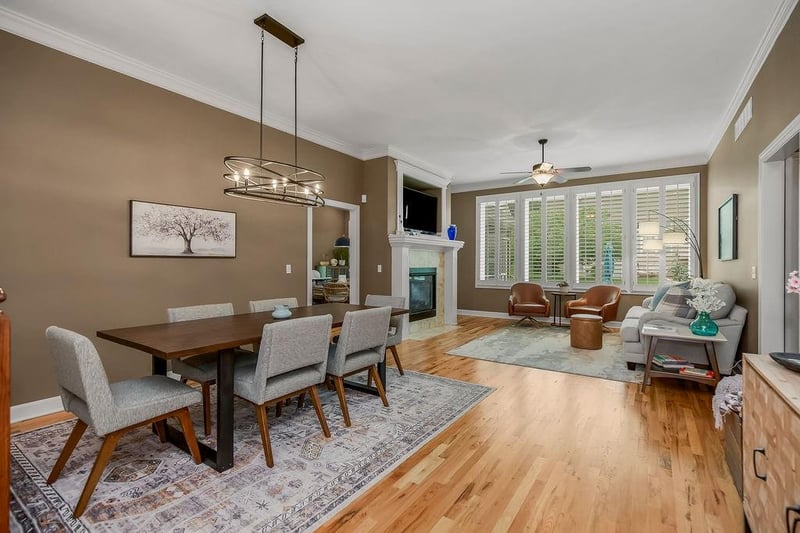 916 Lauren Ct, Lee's Summit, MO 64081