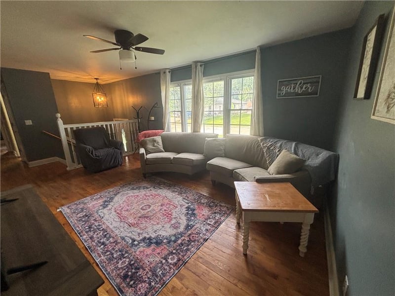 1410 Ridgeway Dr, Richmond, MO 64085