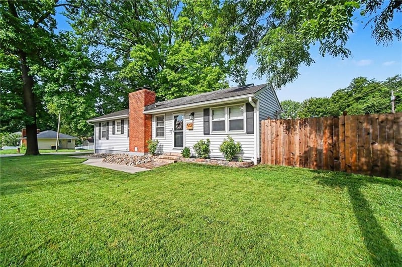 4300 Holmes St, Kansas City, MO 64116