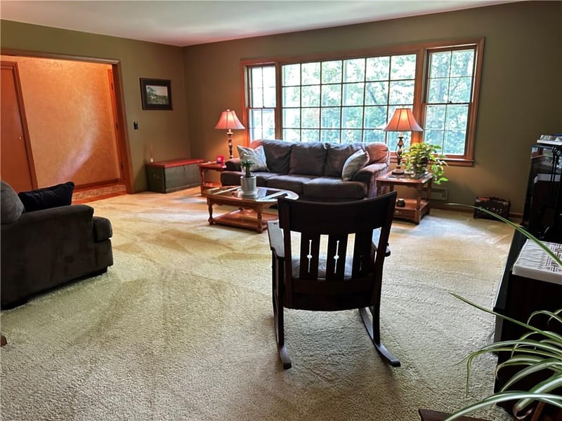 2505 Homestead Ln, St Joseph, MO 64506