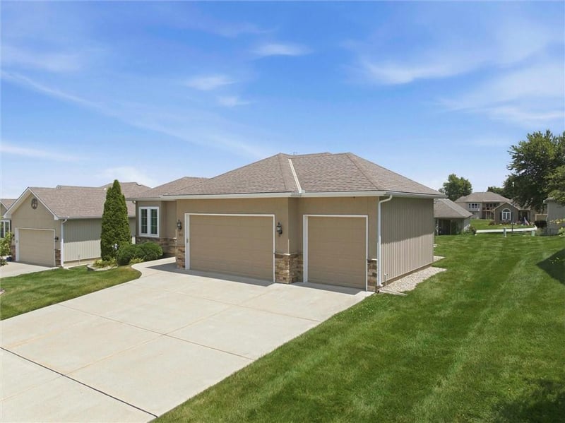 311 Crestview Ct, Raymore, MO 64083