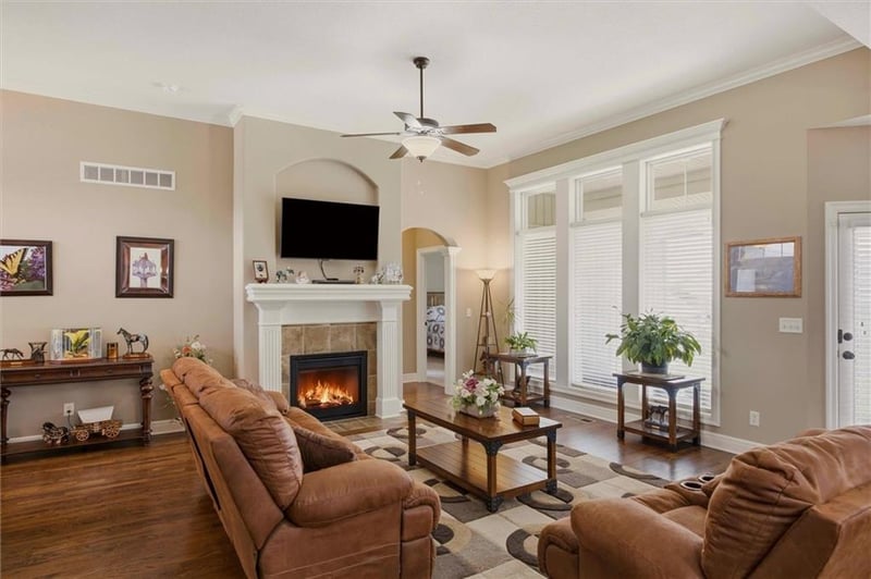 311 Crestview Ct, Raymore, MO 64083