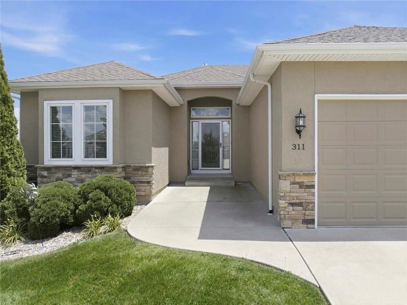 311 Crestview Ct, Raymore, MO 64083