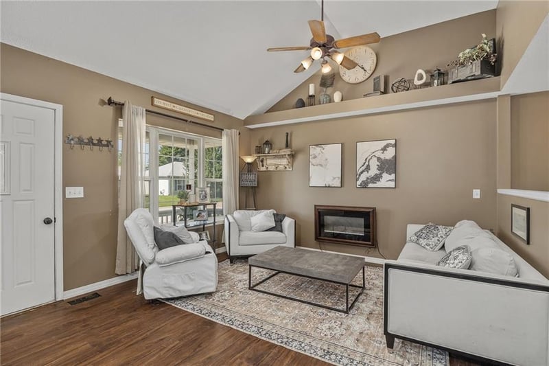 714 Harris Ln, Cameron, MO 64429