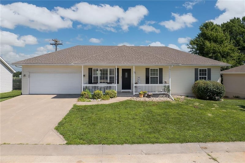 714 Harris Ln, Cameron, MO 64429