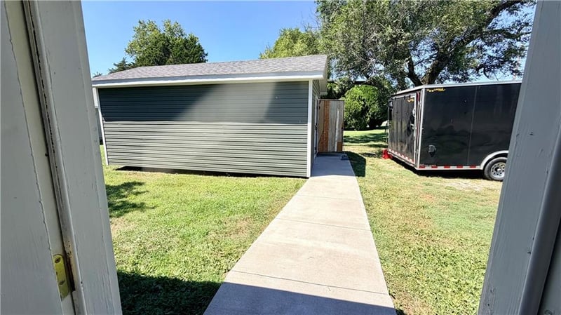1402 Walnut St, Nevada, MO 64772