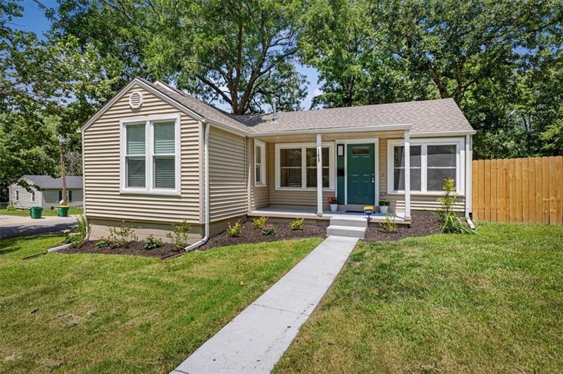 143 Grove Ave, Bonner Springs, KS 66012
