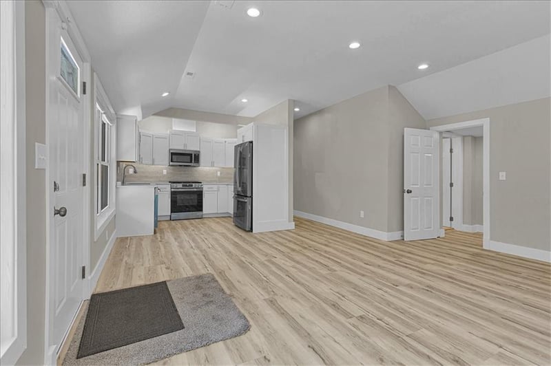 143 Grove Ave, Bonner Springs, KS 66012