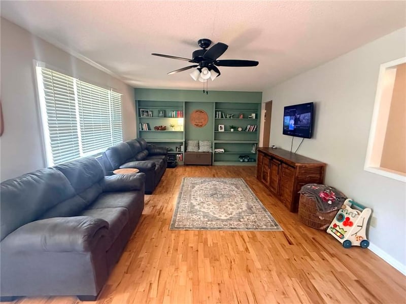 3409 Scott St, St Joseph, MO 64507