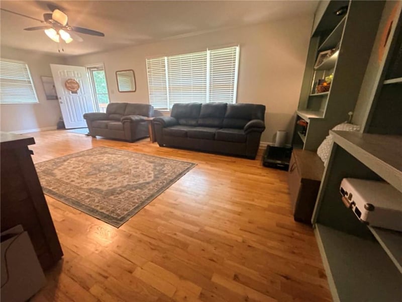 3409 Scott St, St Joseph, MO 64507