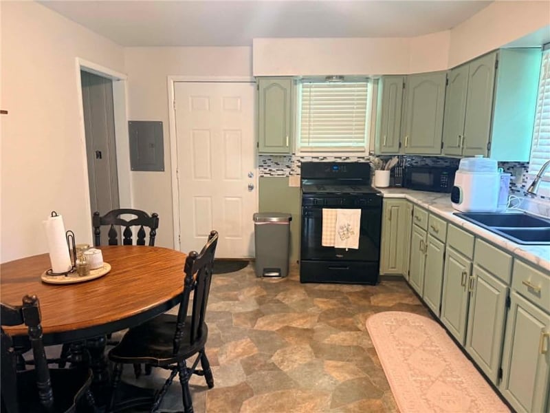 3409 Scott St, St Joseph, MO 64507