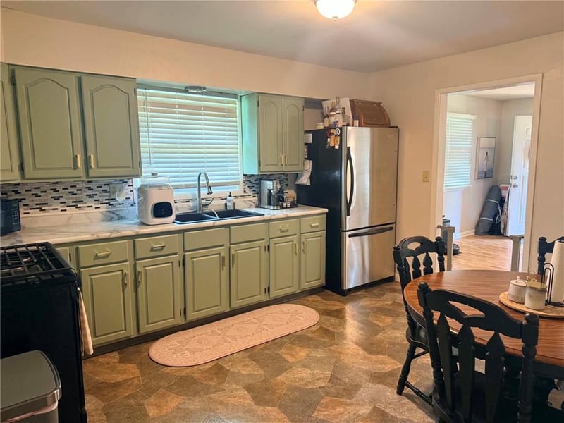 3409 Scott St, St Joseph, MO 64507
