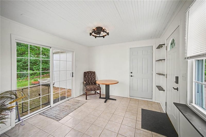 8409 Hilltop Rd, Parkville, MO 64152