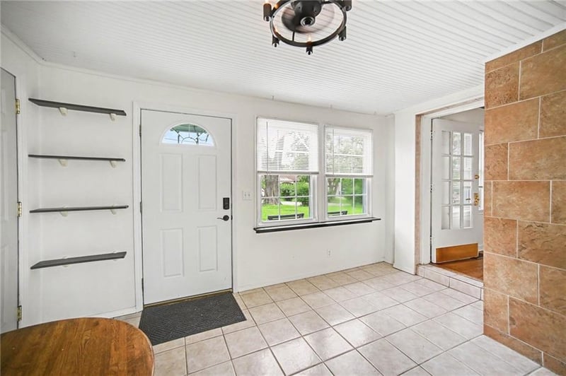 8409 Hilltop Rd, Parkville, MO 64152