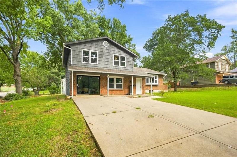 10001 Cambridge Ave, Kansas City, MO 64134