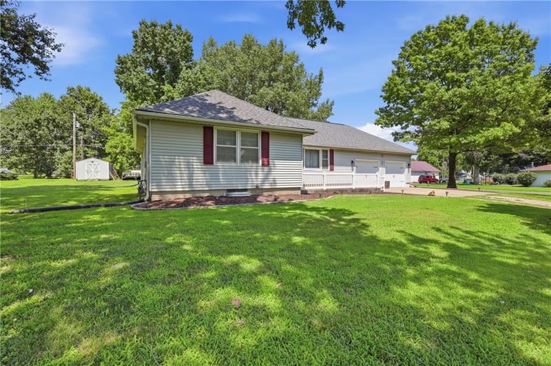 300 Arctic St, Kingsville, MO 64061
