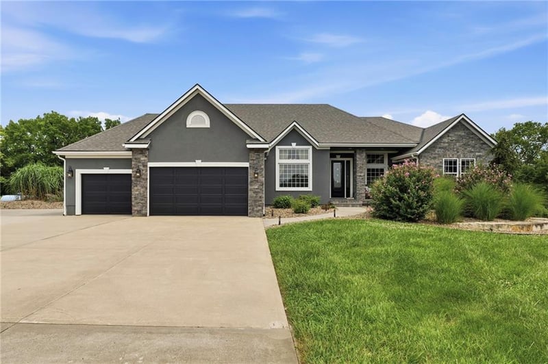 19011 192nd Ter, Pleasant Hill, MO 64080