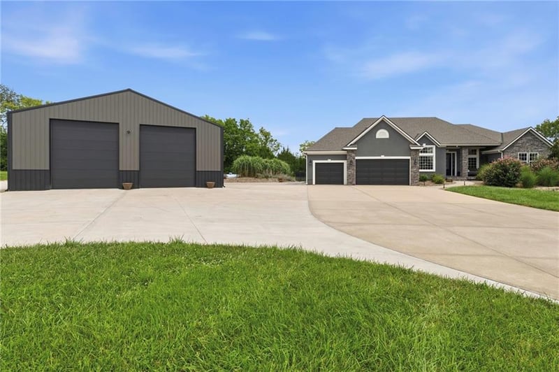19011 192nd Ter, Pleasant Hill, MO 64080