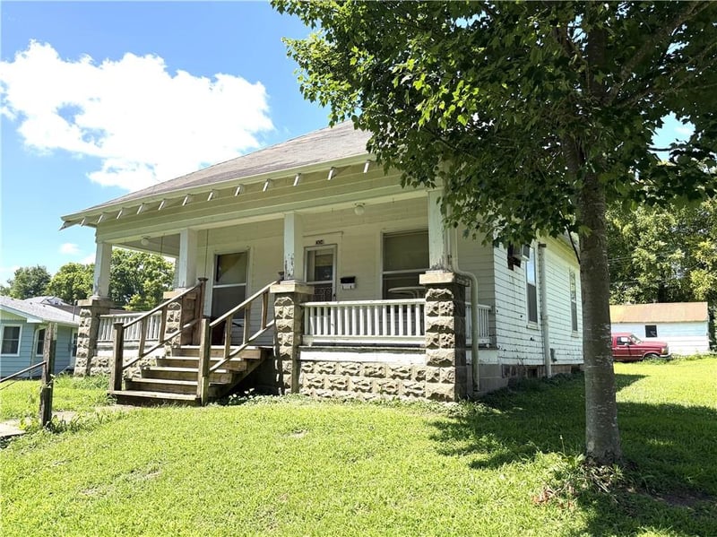 304 S Elm St, Sweet Springs, MO 65351