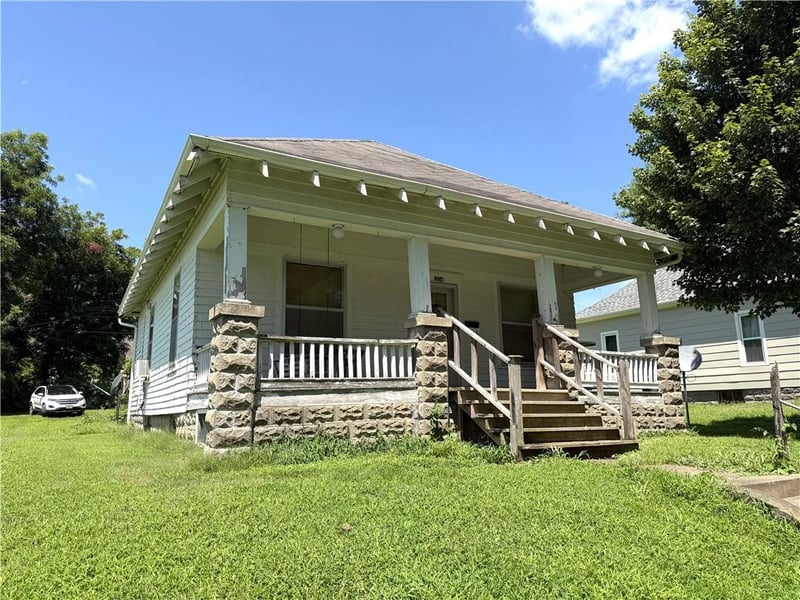 304 S Elm St, Sweet Springs, MO 65351