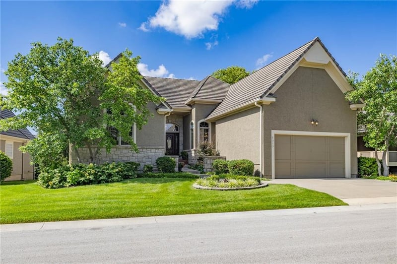 5313 124th Ter, Leawood, KS 66209