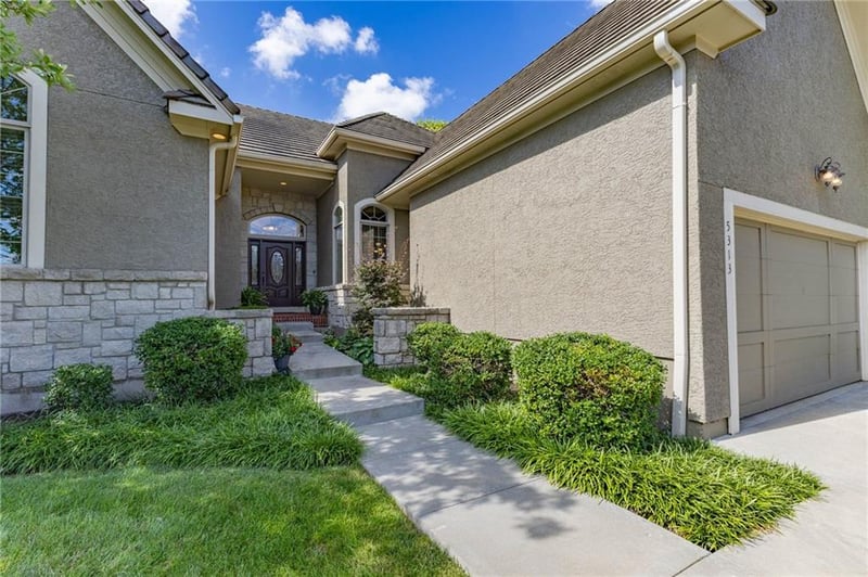 5313 124th Ter, Leawood, KS 66209
