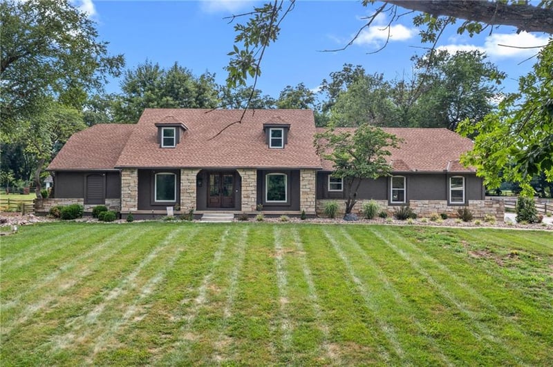 16578 Lamar Ave, Stilwell, KS 66085
