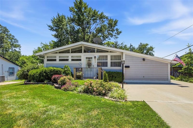 813 Sheridan St, Olathe, KS 66061