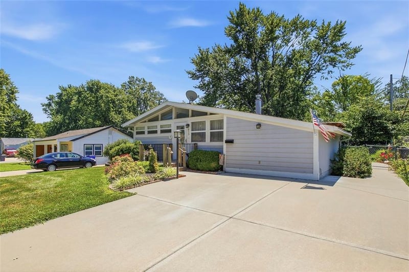 813 Sheridan St, Olathe, KS 66061