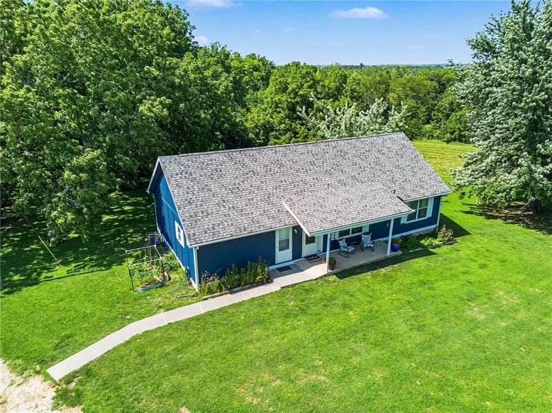 9241 Hamm Dr, Oskaloosa, KS 66066