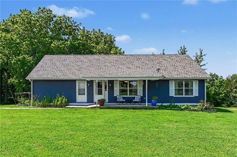 9241 Hamm Dr, Oskaloosa, KS 66066