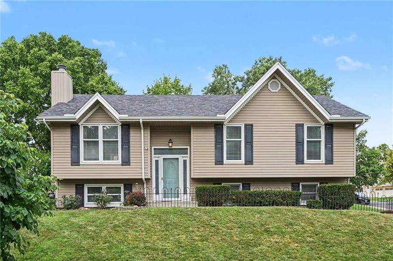 8626 Wayland Ave, Kansas City, MO 64153