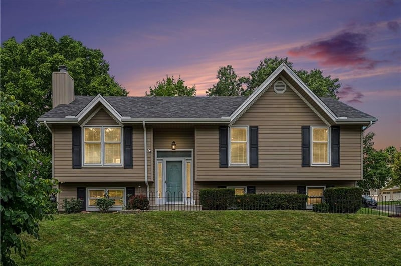 8626 Wayland Ave, Kansas City, MO 64153