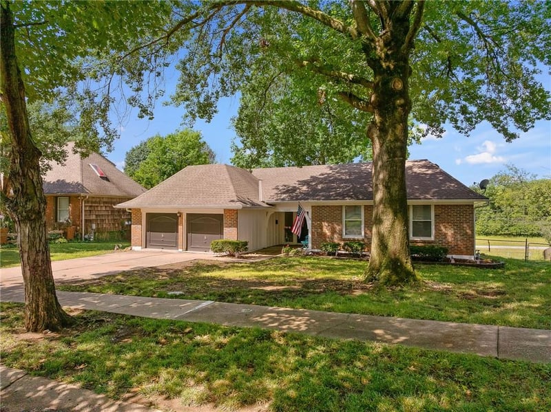 10450 College Ave, Kansas City, MO 64137