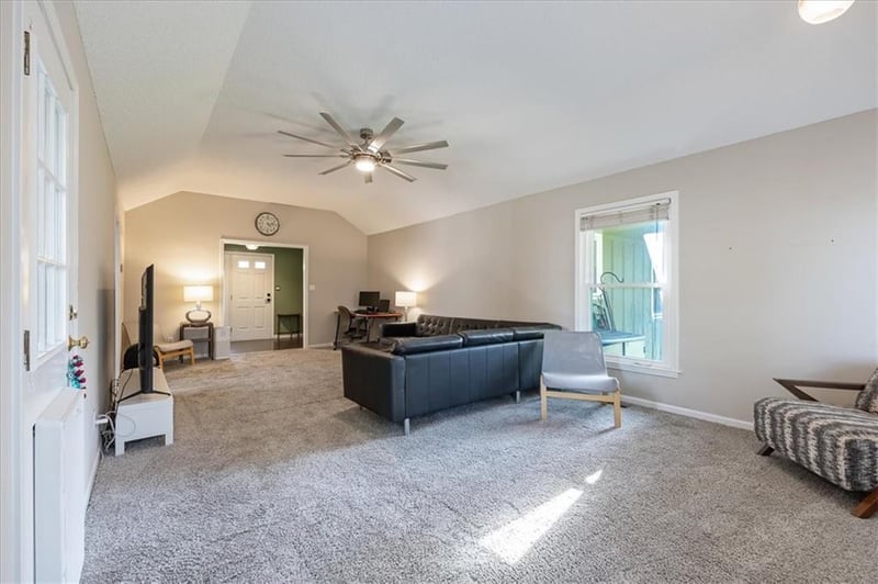 5004 85th St, Kansas City, MO 64154