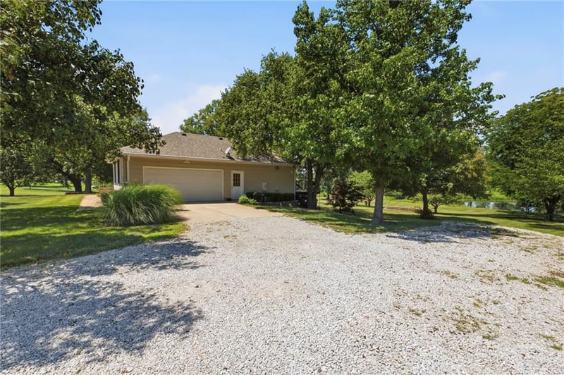 1116 Hubach Hill Rd, Raymore, MO 64083