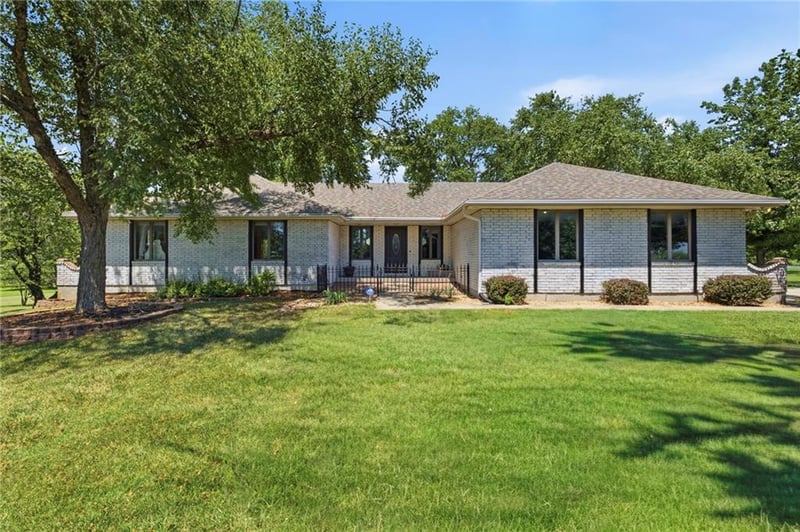 1116 Hubach Hill Rd, Raymore, MO 64083