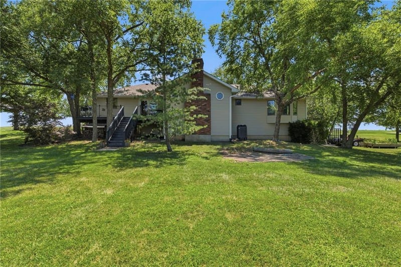 1116 Hubach Hill Rd, Raymore, MO 64083
