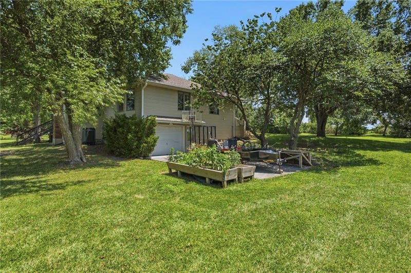 1116 Hubach Hill Rd, Raymore, MO 64083