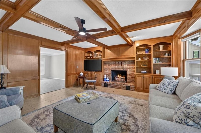 22 NE Bayview Dr, Lee's Summit, MO 64064