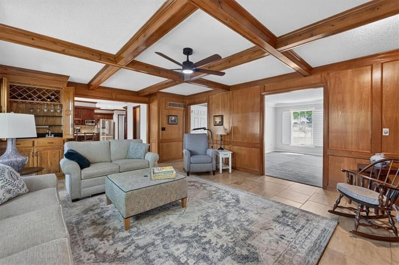 22 NE Bayview Dr, Lee's Summit, MO 64064
