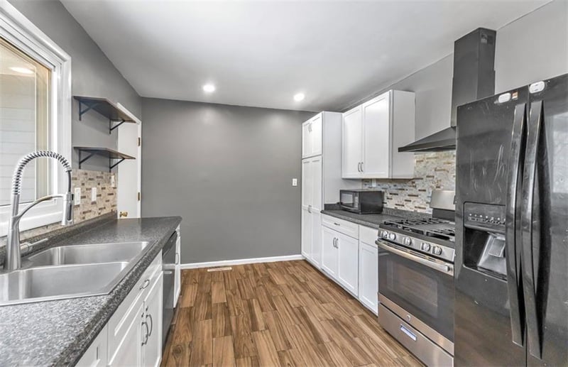 9805 33rd St, Independence, MO 64052