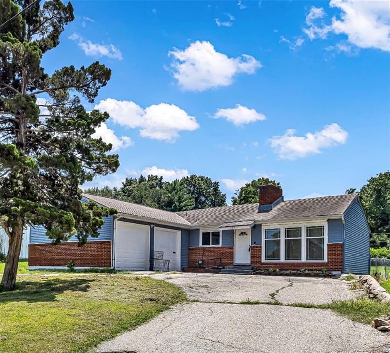9805 33rd St, Independence, MO 64052