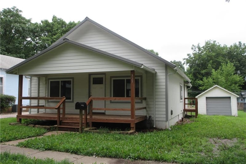 327 9th Ave, Garnett, KS 66032