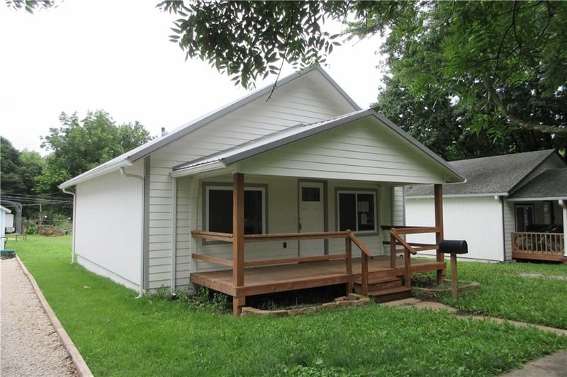 327 9th Ave, Garnett, KS 66032